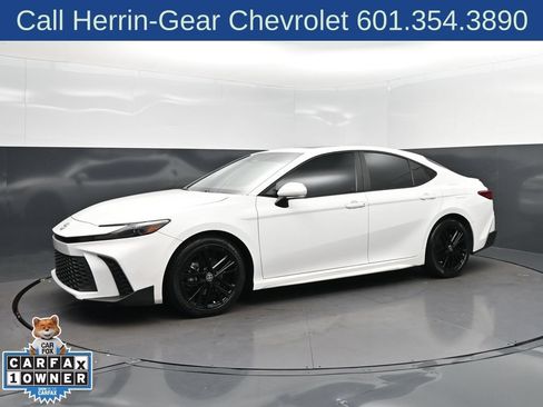 Used 2025 Toyota Camry SE w/ Multimedia Upgrade Package FWD image 3