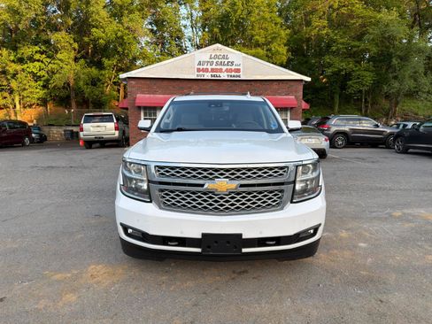 Used 2017 Chevrolet Tahoe LT w/ LT Signature Package AWD/4WD image 2