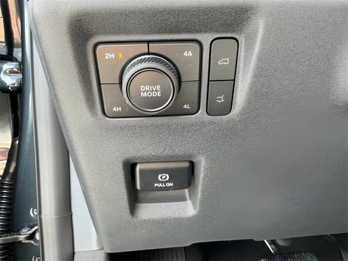 New 2025 Ford Expedition Active image 29