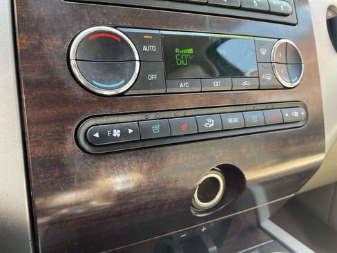 Used 2014 Ford Expedition EL XLT w/ Equipment Group 202A AWD/4WD image 13