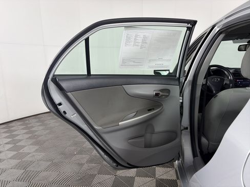 Used 2013 Toyota Corolla LE image 34