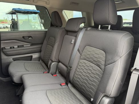 Used 2025 Nissan Pathfinder SV FWD image 32
