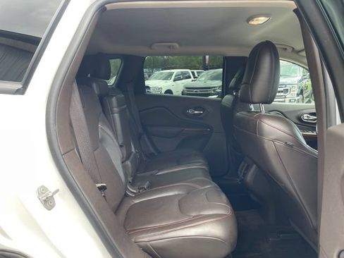 Used 2016 Jeep Cherokee Trailhawk w/ Leather Interior Group AWD/4WD image 15