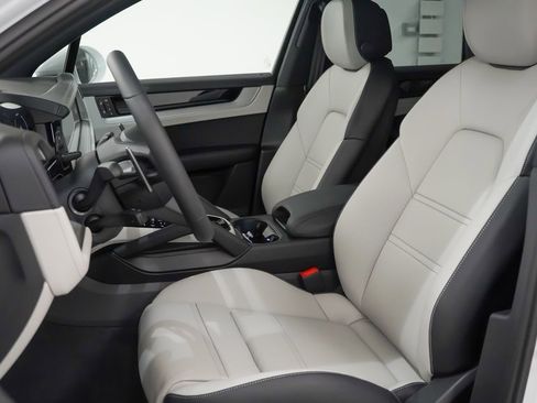 New 2026 Porsche Cayenne S image 5