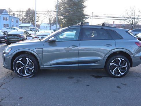 Used 2024 Audi Q8 e-tron Premium Plus w/ Premium Plus Package image 8
