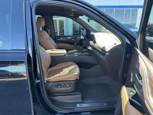 Used 2022 Cadillac Escalade ESV Sport w/ Touring Package image 18