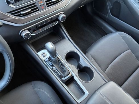 Used 2025 Nissan Altima 2.5 SV image 41