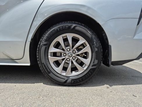 Used 2021 Toyota Sienna XLE FWD image 9