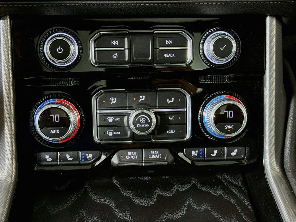 Used 2023 GMC Yukon Denali AWD/4WD image 16