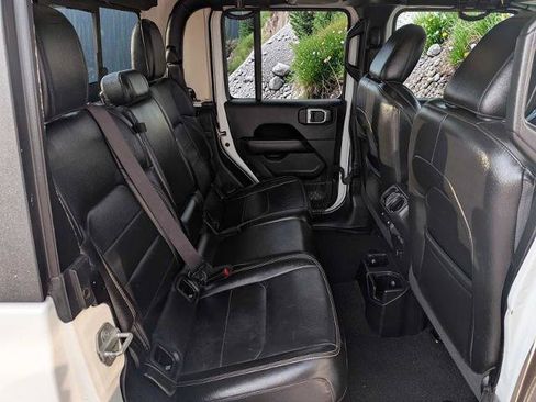 Used 2020 Jeep Gladiator Overland AWD/4WD image 17