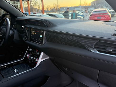 Used 2024 GMC Yukon XL Denali w/ Advanced Technology Package image 16