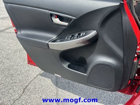 Used 2015 Toyota Prius Persona Series FWD image 18