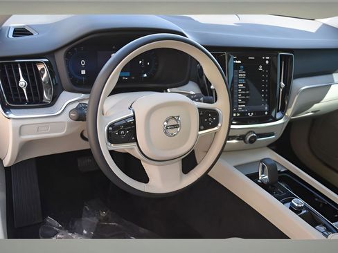 Used 2025 Volvo S60 B5 Plus image 12
