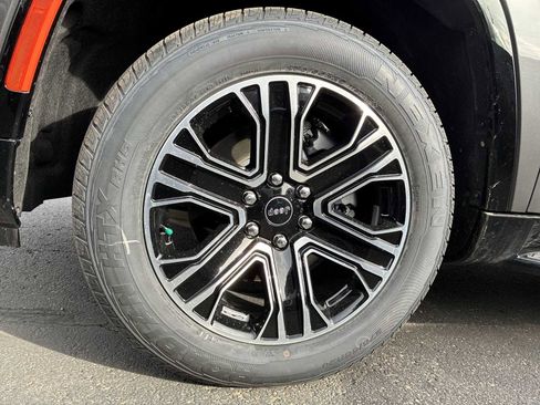 New 2026 Jeep Grand Wagoneer 4WD image 18