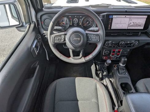 Used 2024 Jeep Gladiator Rubicon w/ Steel Bumper Group AWD/4WD image 15