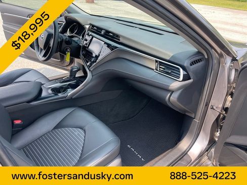 Used 2018 Toyota Camry SE FWD image 19