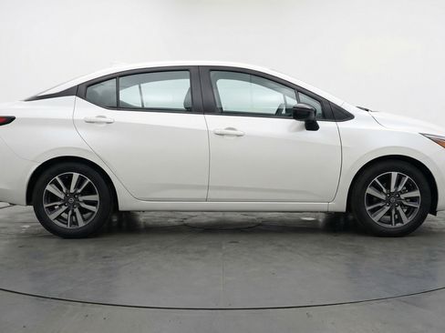 Used 2025 Nissan Versa SV image 11