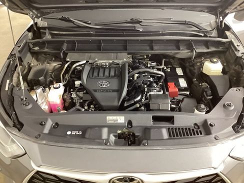 Used 2023 Toyota Highlander XLE AWD/4WD image 33