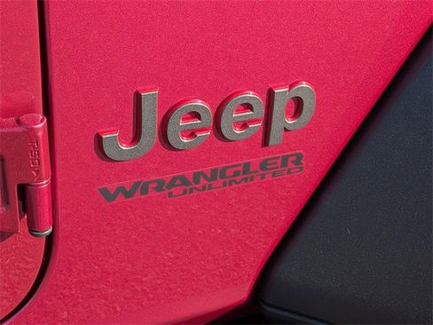 Used 2022 Jeep Wrangler Unlimited Rubicon w/ Safety Group image 13