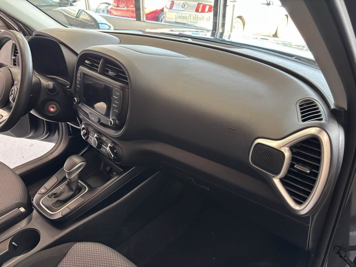 Used 2022 Kia Soul LX FWD image 11