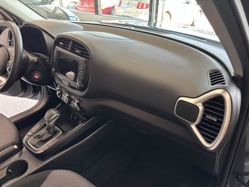Used 2022 Kia Soul LX FWD image 11