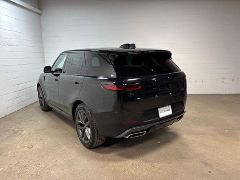 Used 2025 Land Rover Range Rover Sport SE image 9