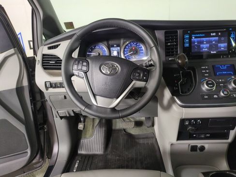 Used 2017 Toyota Sienna XLE Premium w/ Protection Package FWD image 16