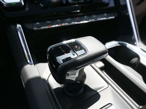 Used 2023 GMC Sierra 1500 Denali w/ Technology Package AWD/4WD image 15