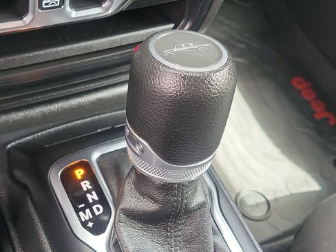 Used 2022 Jeep Gladiator Sport image 16