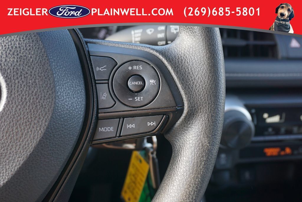 Used 2022 Toyota RAV4 LE AWD/4WD image 22