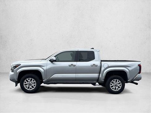 Certified 2025 Toyota Tacoma SR5 AWD/4WD image 10