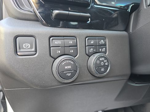 Used 2025 Chevrolet Silverado 1500 ZR2 image 21