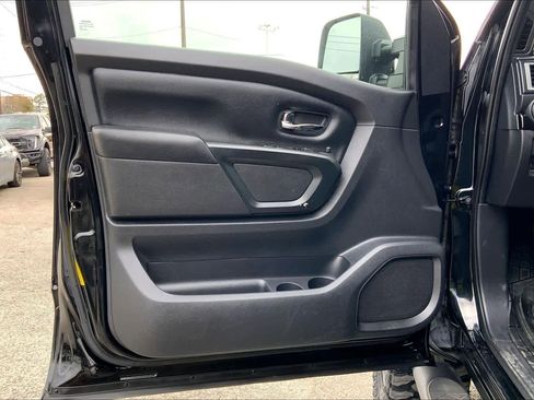 Used 2019 Nissan Titan SV w/ SV Convenience Package image 20