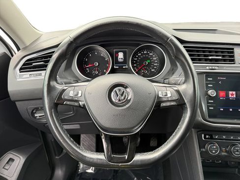 Used 2018 Volkswagen Tiguan SEL AWD/4WD image 12
