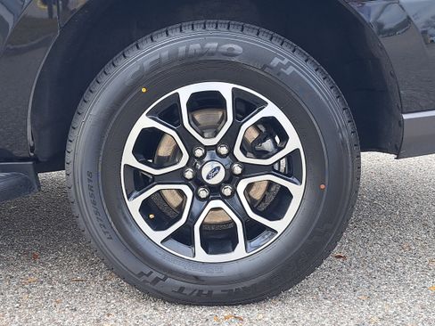 Used 2024 Ford Expedition Max XLT image 8