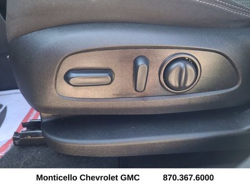 Used 2024 GMC Terrain SLE w/ Driver Convenience Package FWD image 15