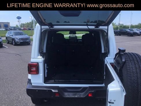 Used 2026 Jeep Wrangler Unlimited Sahara AWD/4WD image 8