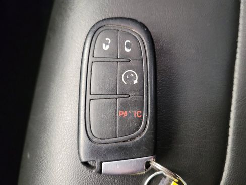 Used 2019 Jeep Cherokee Latitude Plus w/ Cold Weather Group AWD/4WD image 32