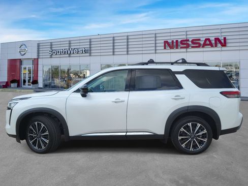 New 2026 Nissan Pathfinder Platinum FWD image 8