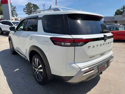 Used 2022 Nissan Pathfinder Platinum w/ Lighting Package (N92) FWD image 8