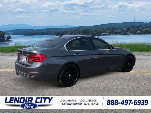 Used 2018 BMW 330i Sedan w/ Convenience Package RWD image 3
