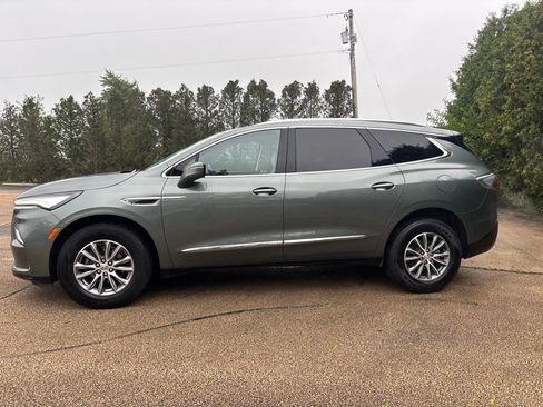 Used 2023 Buick Enclave Essence FWD image 3