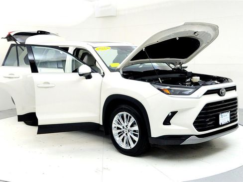 Used 2024 Toyota Grand Highlander Platinum AWD/4WD image 12