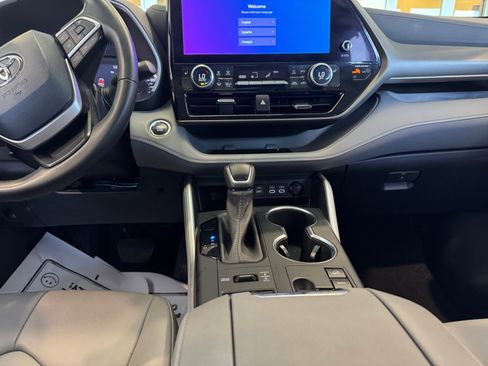 Used 2023 Toyota Highlander XLE image 20