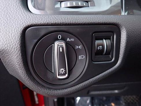 Used 2018 Volkswagen Golf S FWD image 13