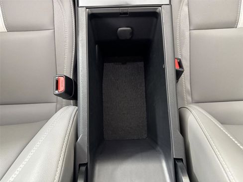 Used 2025 Toyota Camry SE image 36