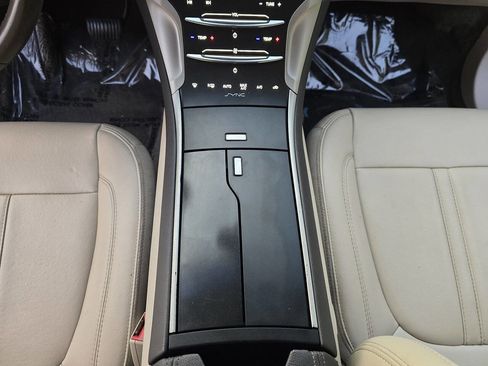 Used 2016 Lincoln MKZ image 39