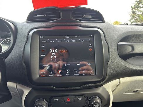 Used 2018 Jeep Renegade Limited w/ UConnect 8.4 Nav Group AWD/4WD image 22