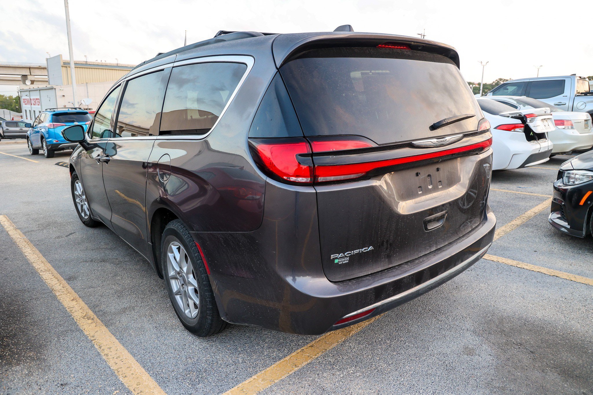 Used 2022 Chrysler Pacifica Touring-L FWD image 10