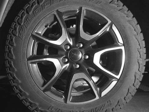 Used 2025 Jeep Compass Trailhawk AWD/4WD image 14